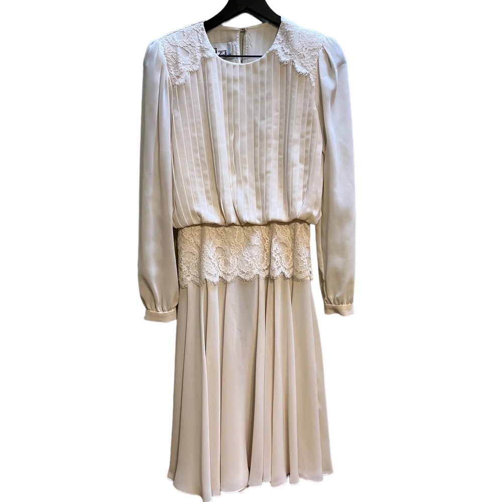 Vintage Zi Zi winter white lace accordion knee length 80’s dress